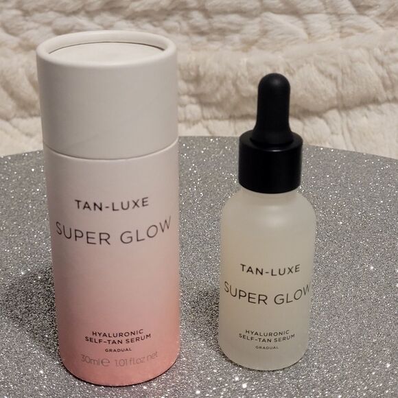 Tan-Luxe Super Glow Hyaluronic Self Tan Serum for a Gradual Tan Face Neck New - Picture 3 of 12
